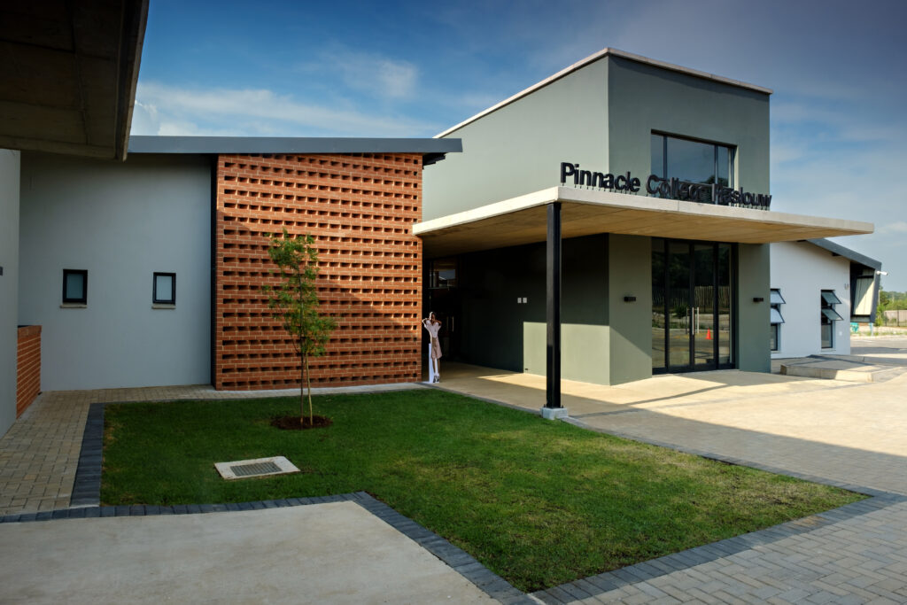 Feature_Pinnacle Raslouw